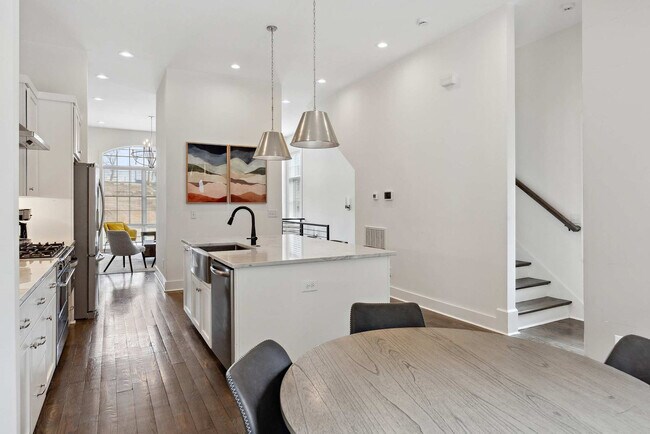 Building Photo - 3206 West End Cir