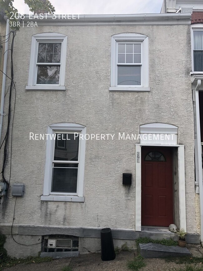 Building Photo - 208 East St