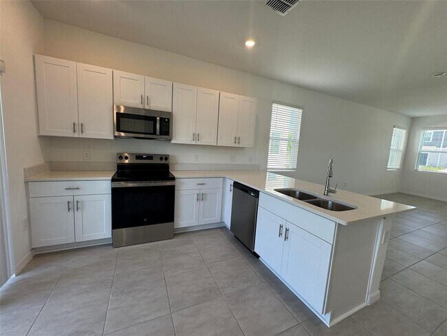 Building Photo - 3133 Skyline Lp