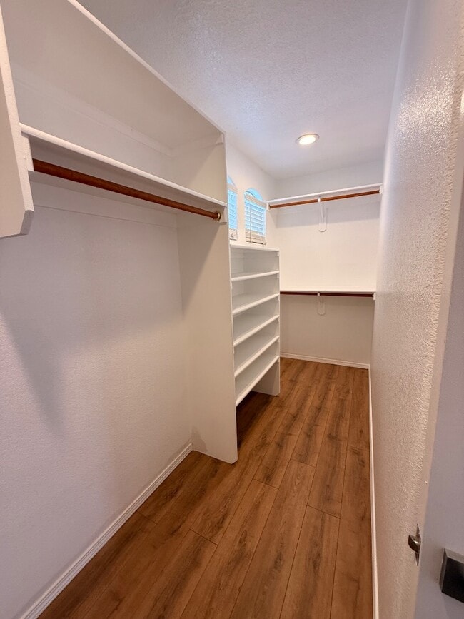 Building Photo - 2148 Vista de Colinas Dr SE