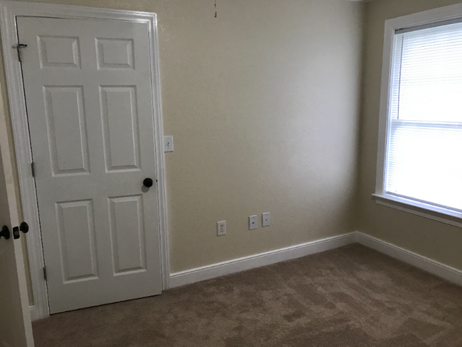 Building Photo - 3037B Edward Ct