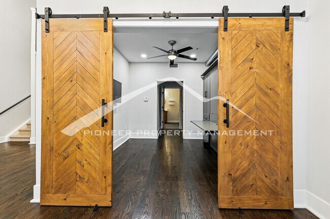 Building Photo - Spacious LoHi Condo with Washer/Dryer and ...