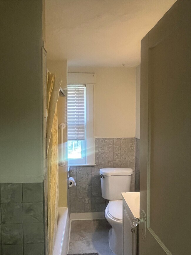 Building Photo - 208 S Liberty Ave