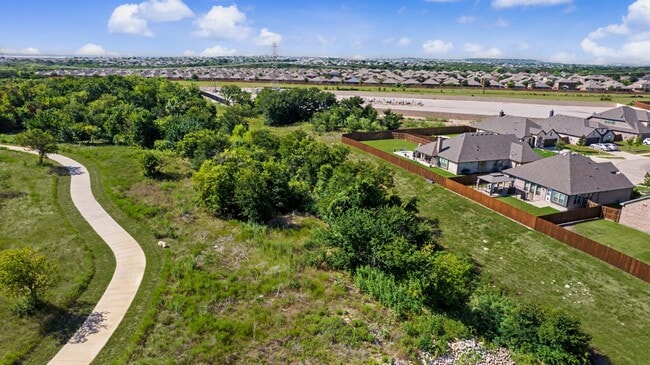 Building Photo - Beautifully Maintained Home on Greenbelt!