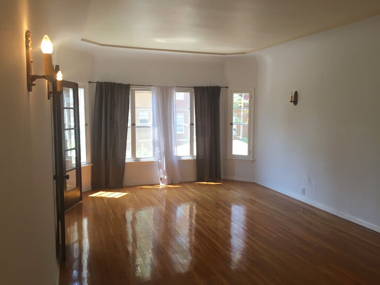 Building Photo - 325 S Cochran Ave