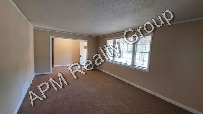 Building Photo - Large home in Southeast Columbia