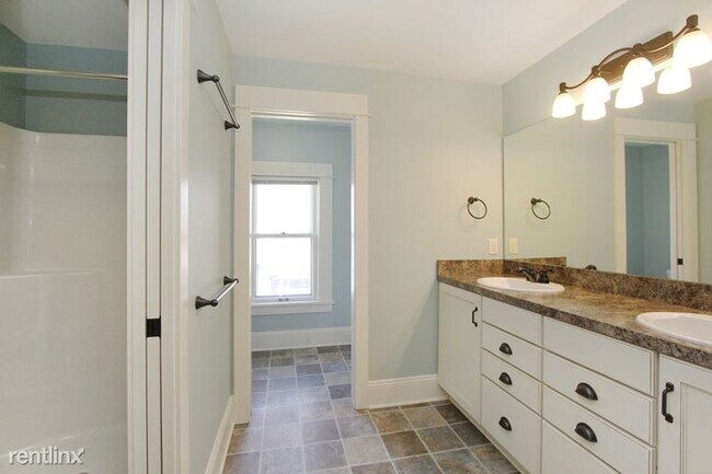 Building Photo - 5 br, 3 bath Duplex - 845 Cherry St SE