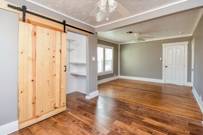 Building Photo - 8158 Niles St