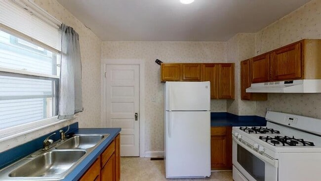 Building Photo - 564 S Ashley St