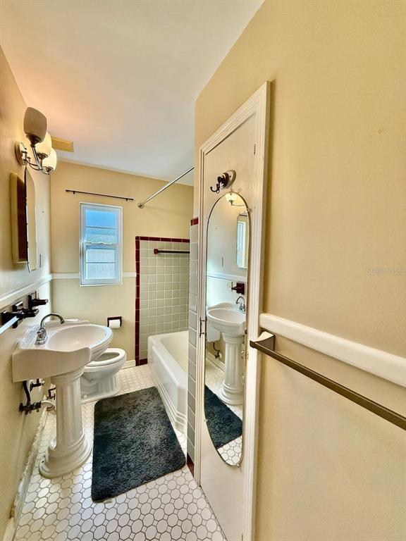 Building Photo - 301 N Washington Ave