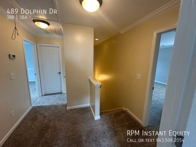 Building Photo - 489 Dolphin Dr