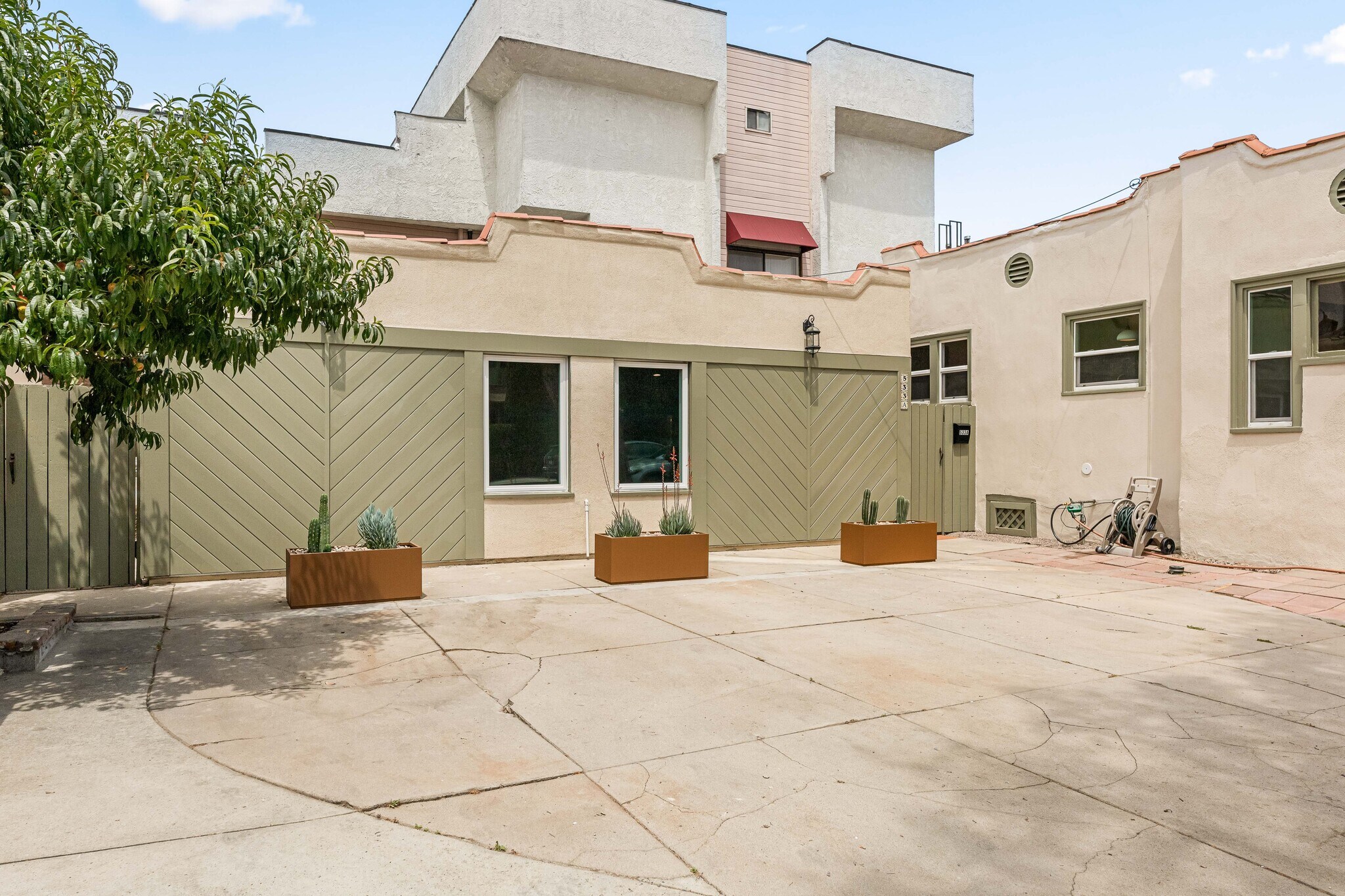 Building Photo - 533 E Windsor Rd