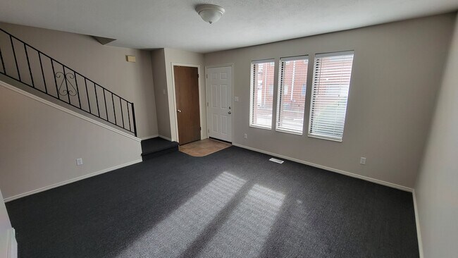 Building Photo - 704 S Orch Dr