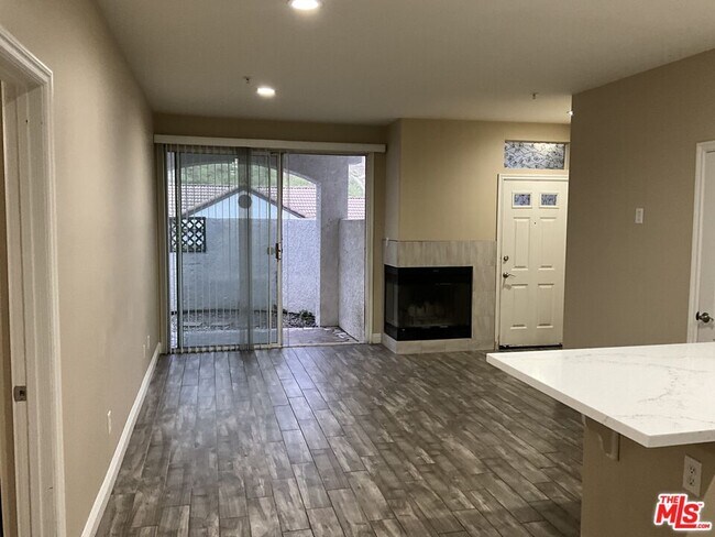 Building Photo - 13133 Le Parc Blvd