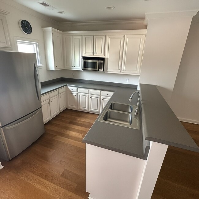 Building Photo - Charming Lenox Village Townhome – 2 Bed, 2...