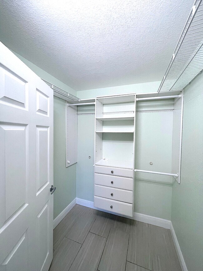 Building Photo - 1840 Sandhill Crane Dr