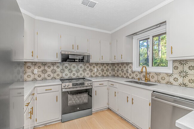 Building Photo - 37 Calabash Dr