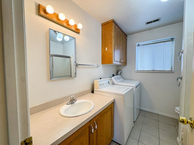 Building Photo - 391 E 700 N