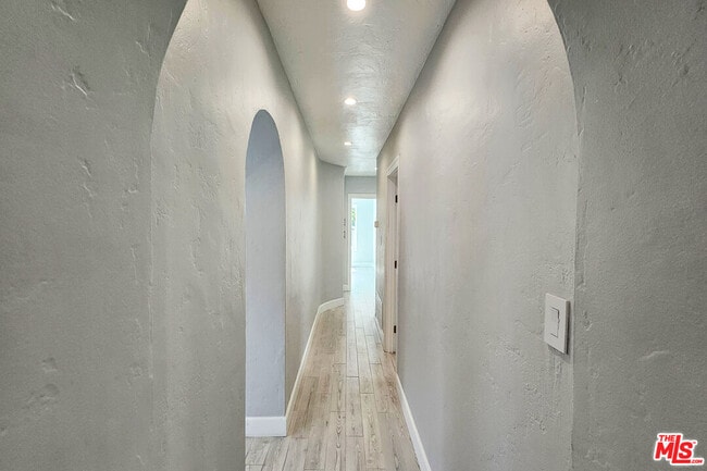 Building Photo - 1152 S Hayworth Ave