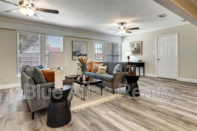 Building Photo - 1712 Dakar Rd W