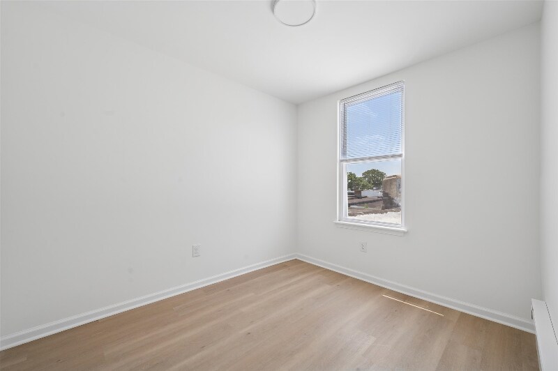 Building Photo - 230 N 61st St
