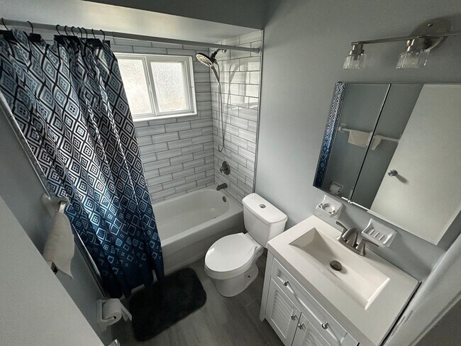 Building Photo - Charming 2-bedroom 1-bath home