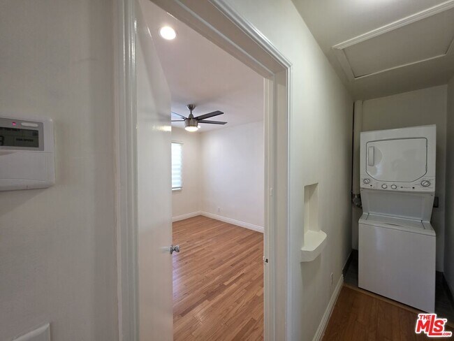 Building Photo - 102 Gaviota Ave