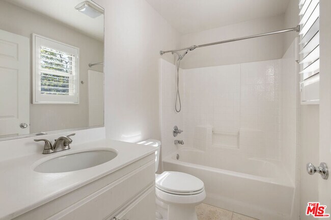 Building Photo - 6840 De Celis Pl