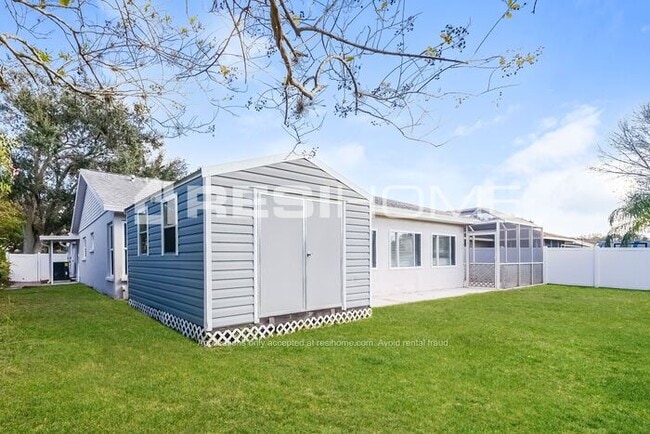 Building Photo - 6405 64th Dr E