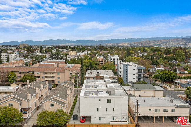 Building Photo - 10742 Hortense St