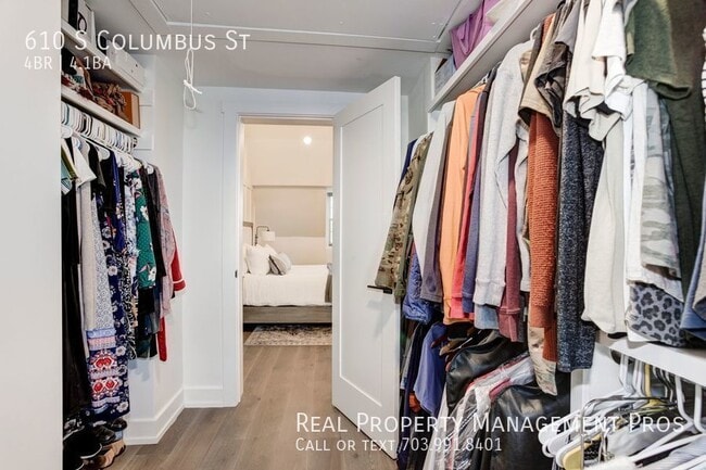 Building Photo - Stunning Corner Townhouse, Old Town Alexan...