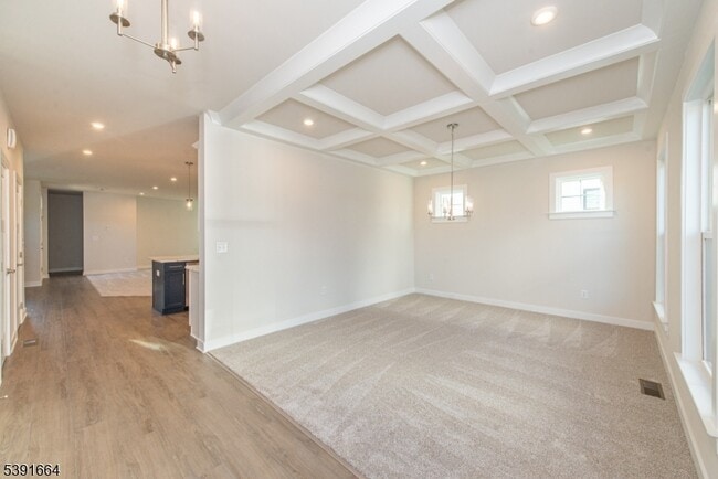 Building Photo - 14 Willow Ln