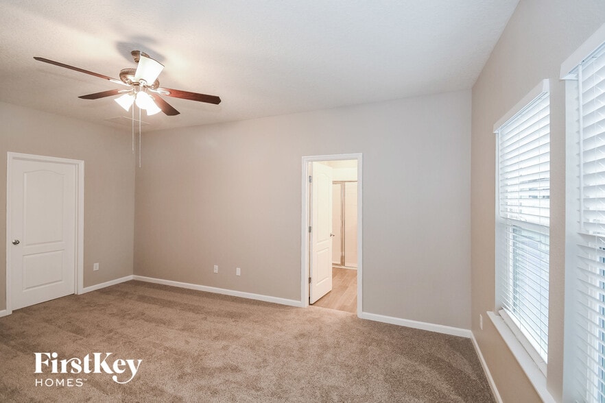 Building Photo - 1312 Kendall Dr