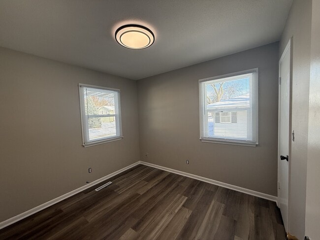 Building Photo - 1001 Caroline Terrace