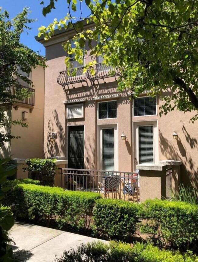 Building Photo - 2258 Golden Crest Common
