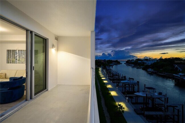 Building Photo - 1709 N Tamiami Trl