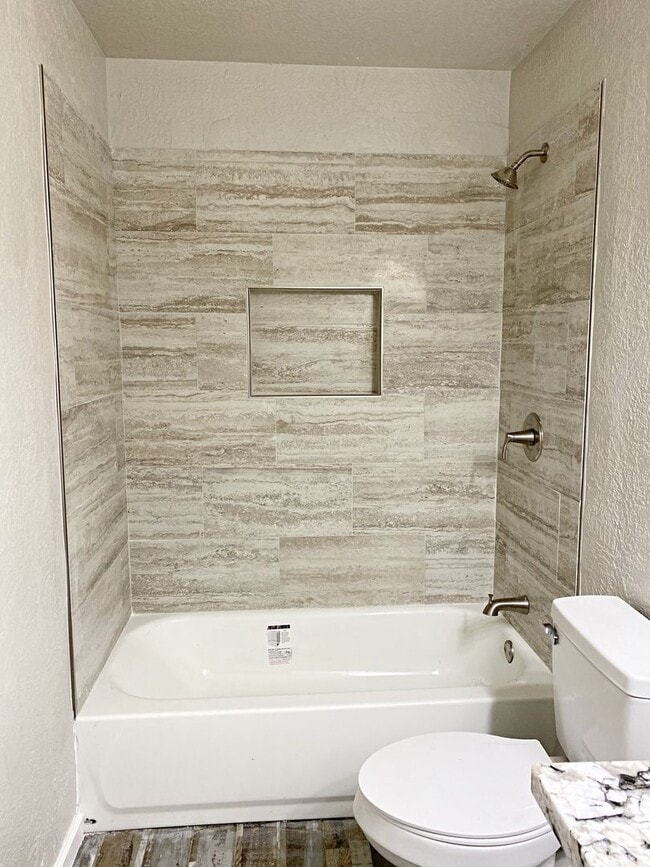 Building Photo - 7866 Gladys Ave