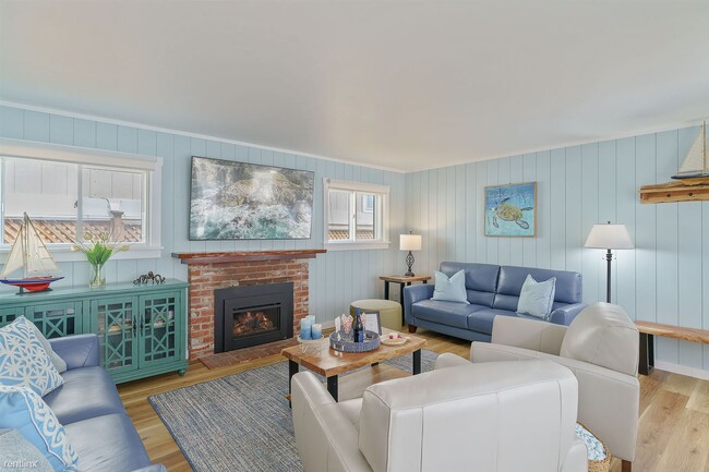 Building Photo - 3 br, 1.5 bath House - 3853 Ocean Spray