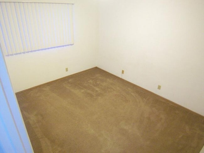 Building Photo - Mililani Parkway 2 Bedroom 1 Bath with 2 P...