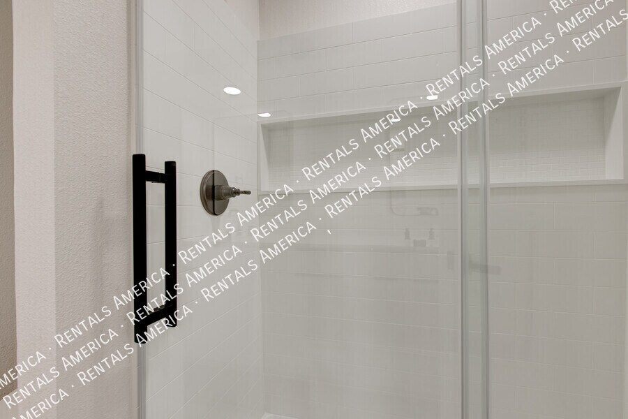 Building Photo - 819 W Ross Ave