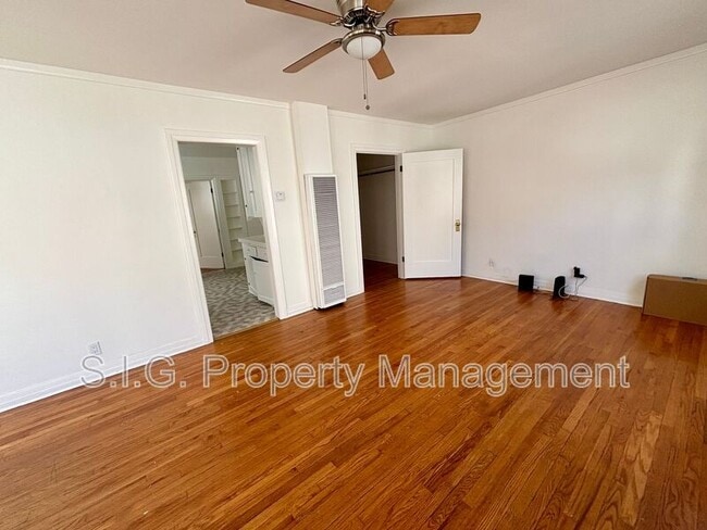 Building Photo - 2813 Rowena Ave