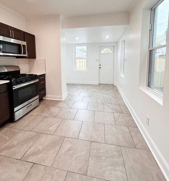 Building Photo - 1241 Orthodox St