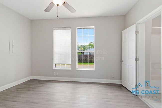 Building Photo - 4319 Lewis St