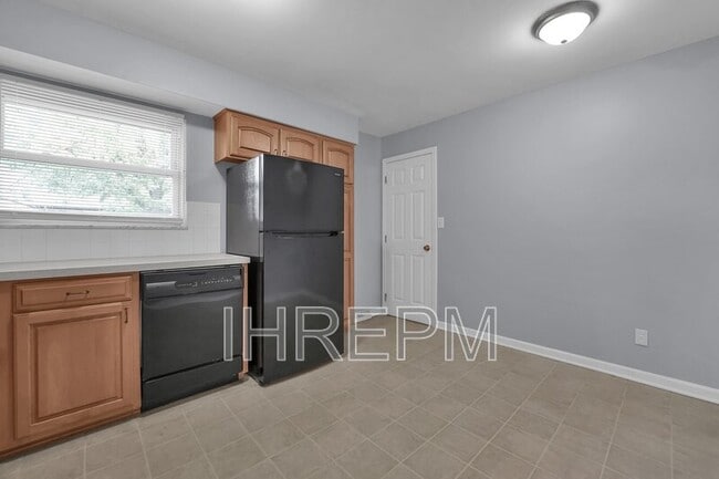 Building Photo - 6295 Faircrest Rd