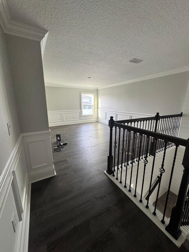 Building Photo - 5/3.5 Groveland Home