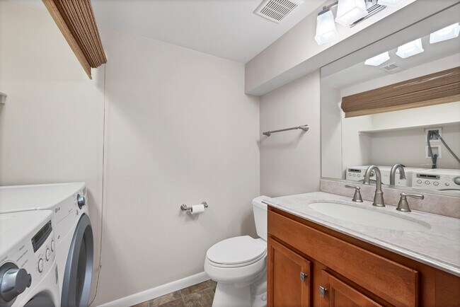 Building Photo - 2960 Shady Holw W