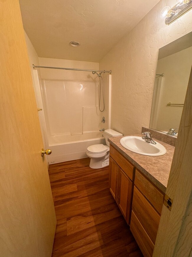 Building Photo - 824eri