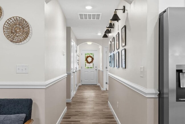 Building Photo - 468 Timberwood Dr