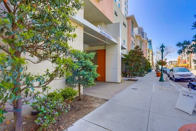 Building Photo - Renovated 2 Bedroom 2 Bathroom Condo in Li...