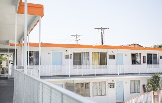 Building Photo - Newly Renovated 1 and 2 Bedroom apartments